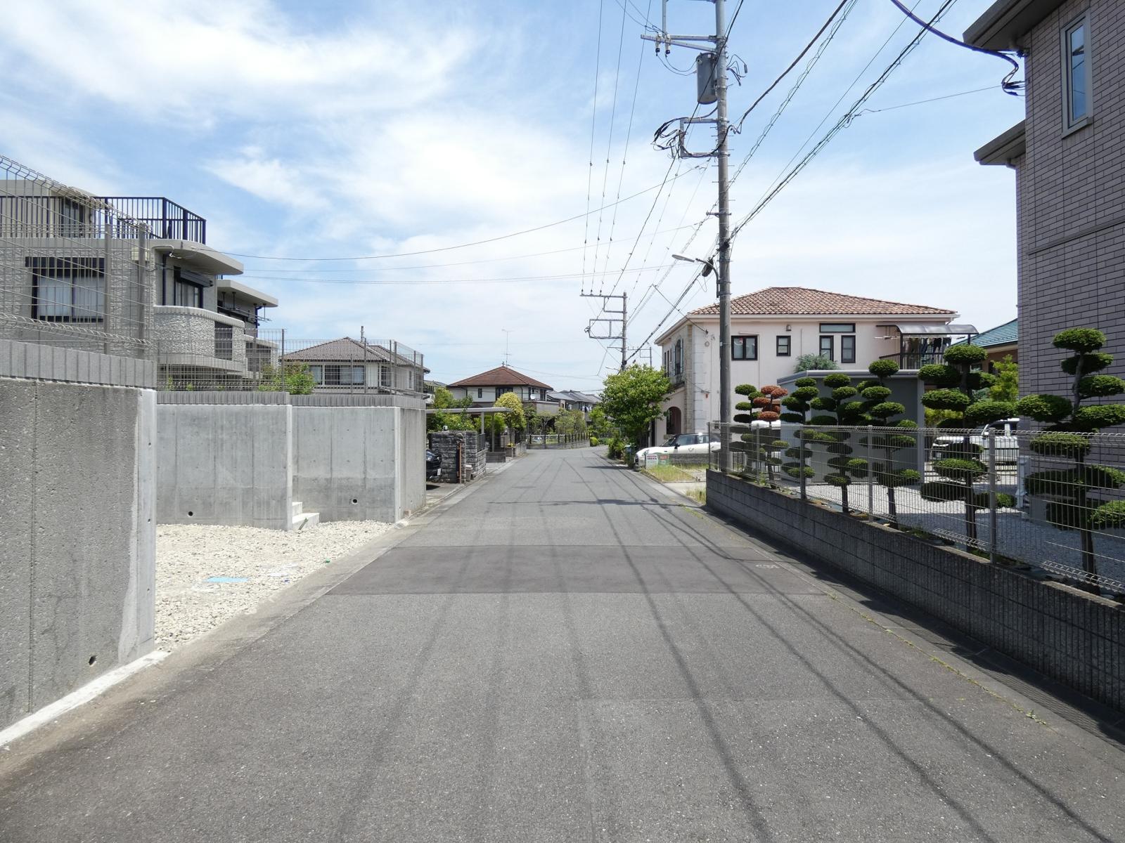 前面道路 - 東南側から